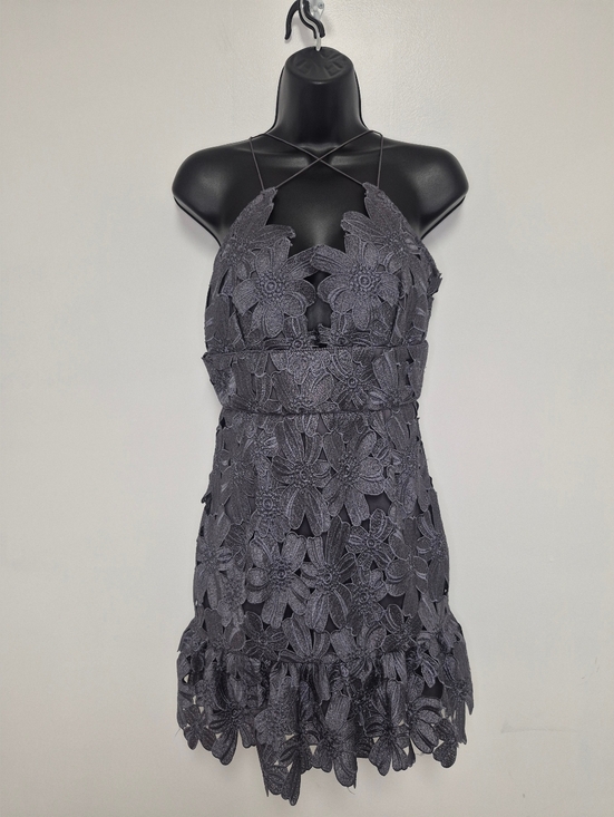 SAYLOR Dresses & Skirts - Saylor Alayna Floral Lace Applique Mini Dress sz M